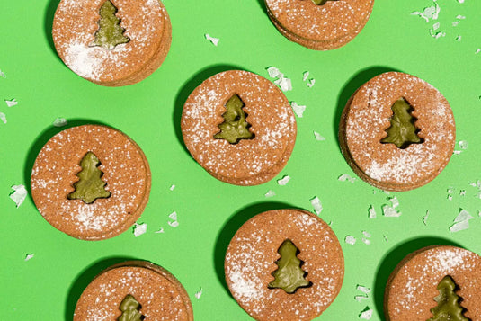 Chocolate cookies with low-sugar pistachio coconut cream