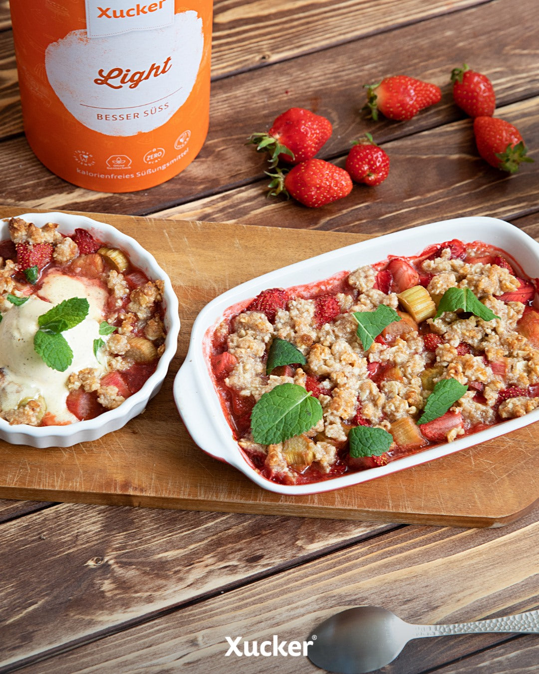 Crumble s jagodama i rabarbarom