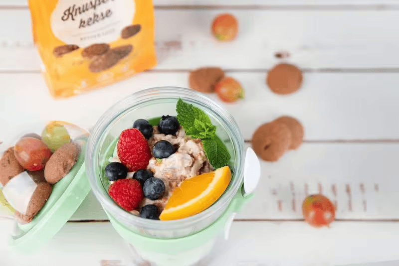 Bircher muesli s jogurtom i bobičastim voćem