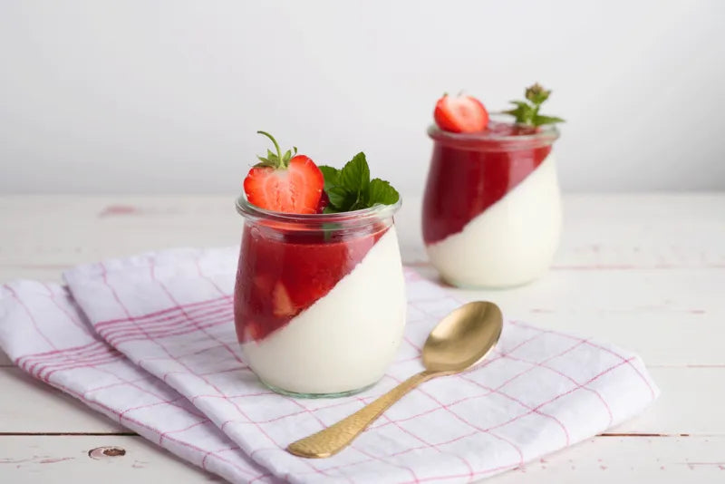 Panna cotta s umakom od jagoda