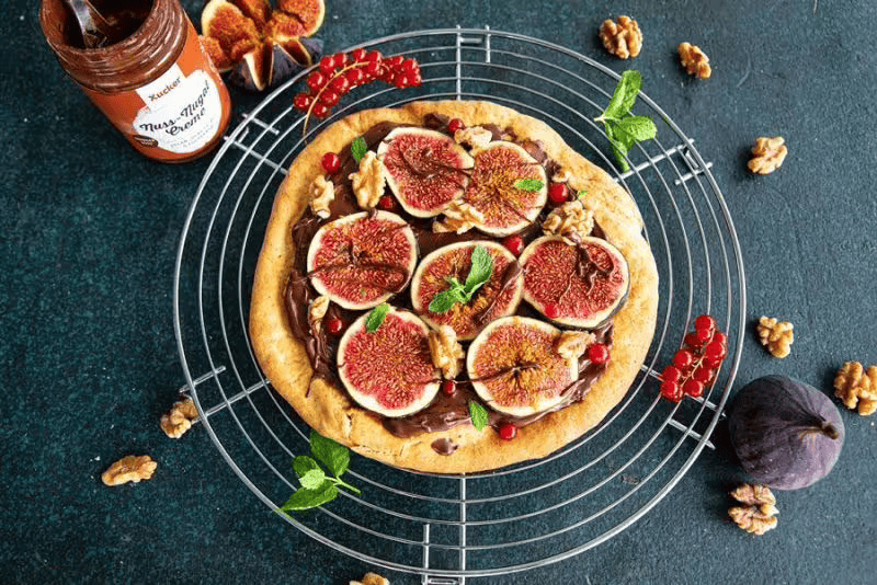 Slatka pizza s čokoladom i smokvama